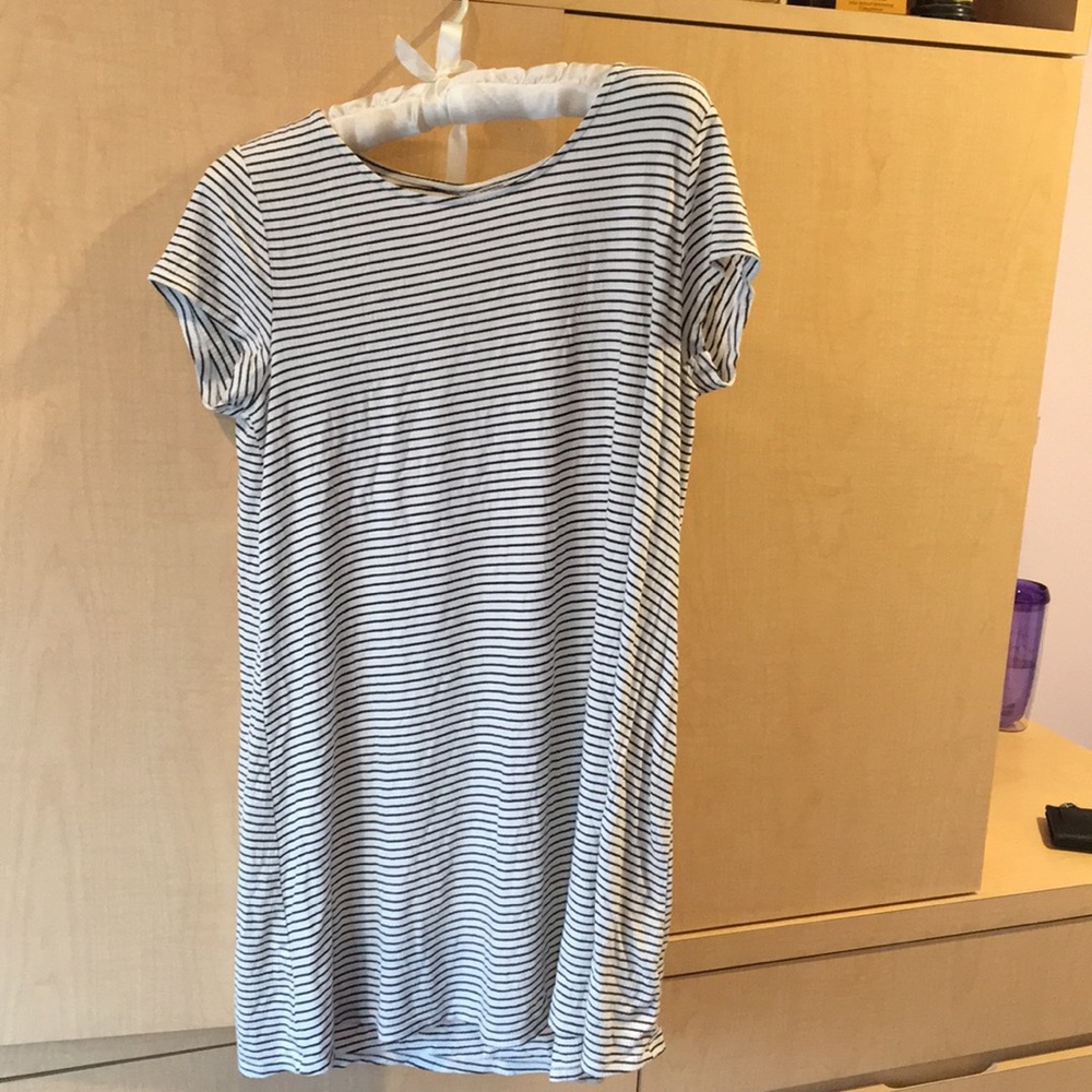Short t-shirt dress